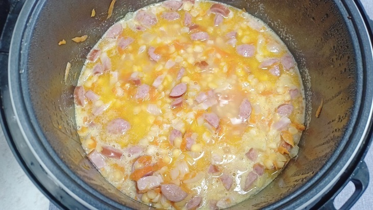 Гороховый суп с копчёностями — рецепт супа в мультиварке: шаг 4