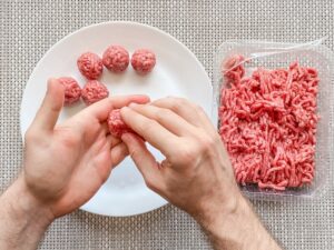 Как разморозить фарш быстро без микроволновки