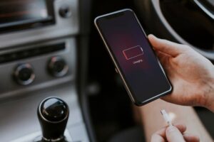 Как сохранить заряд телефона